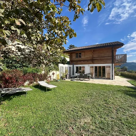 South-facing 15 Minutes From Skiing