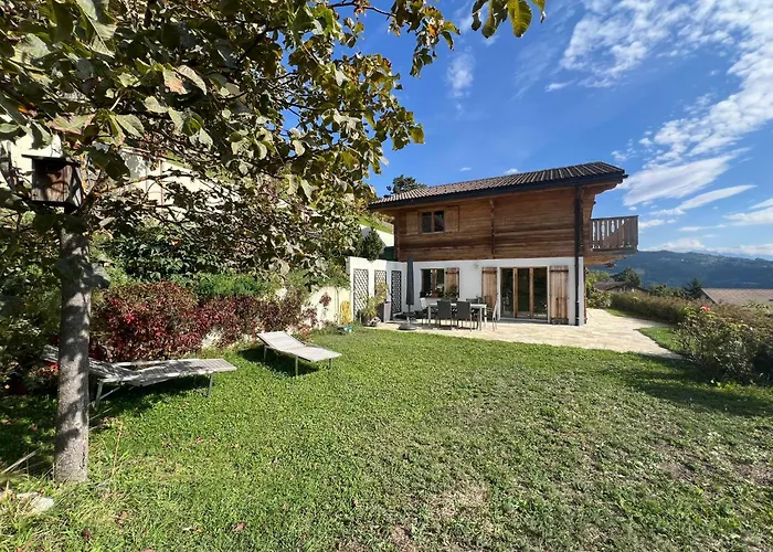 South-facing 15 Minutes From Skiing