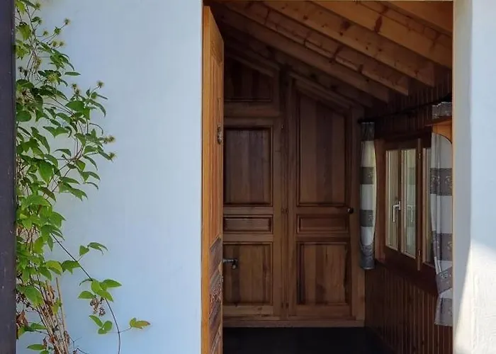 South-facing 15 Minutes From Skiing *