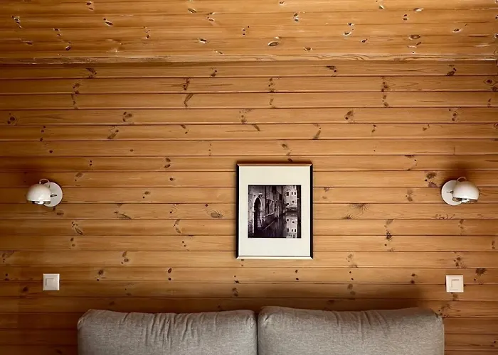 South-facing 15 Minutes From Skiing