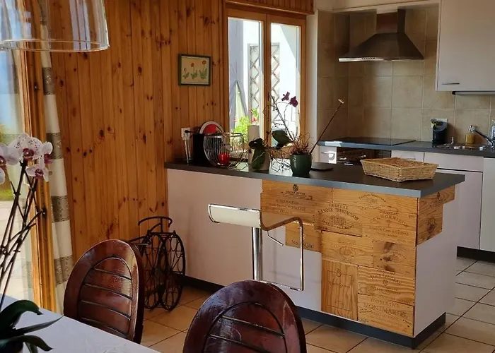 South-facing 15 Minutes From Skiing